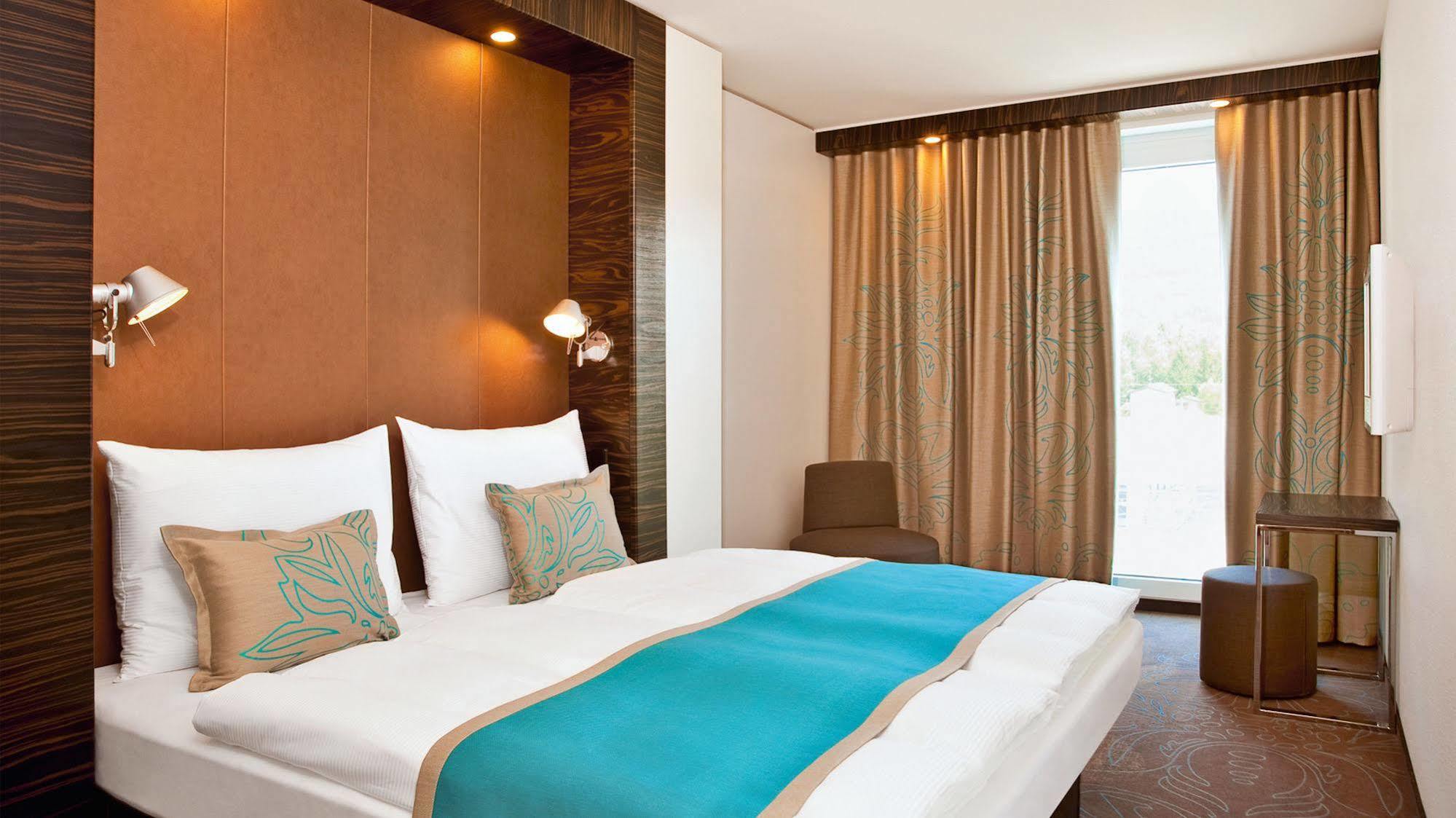 Motel One Hamburg-Alster Exterior photo